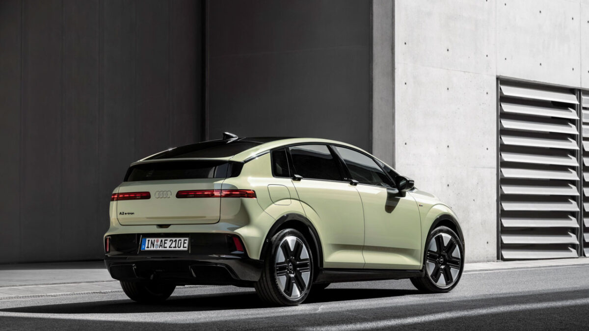 نمای سهرخ عقب آئودی A2 E-tron با چراغهای باریک و طراحی مدرن بدنه