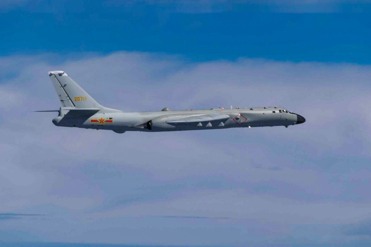 بمبافکن راهبردی H-6N چین در حال پرواز با قابلیت حمل تسلیحات دوربرد