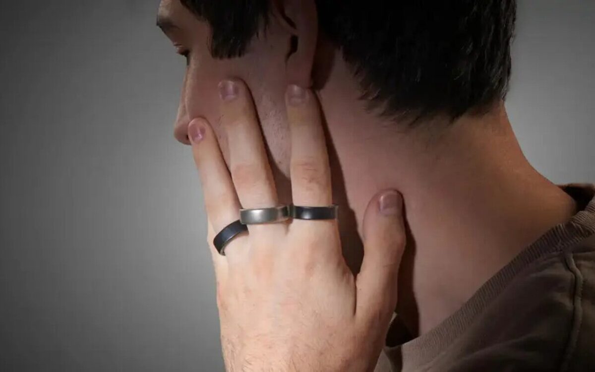 نمایی از حلقه هوشمند Garmin در دست کاربر