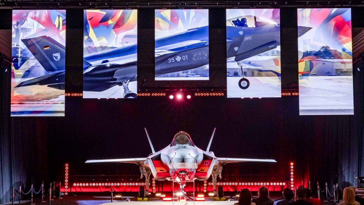 نخستین جنگنده F-35A آلمان در مراسم رونمایی با نشان نیروی هوایی این کشور