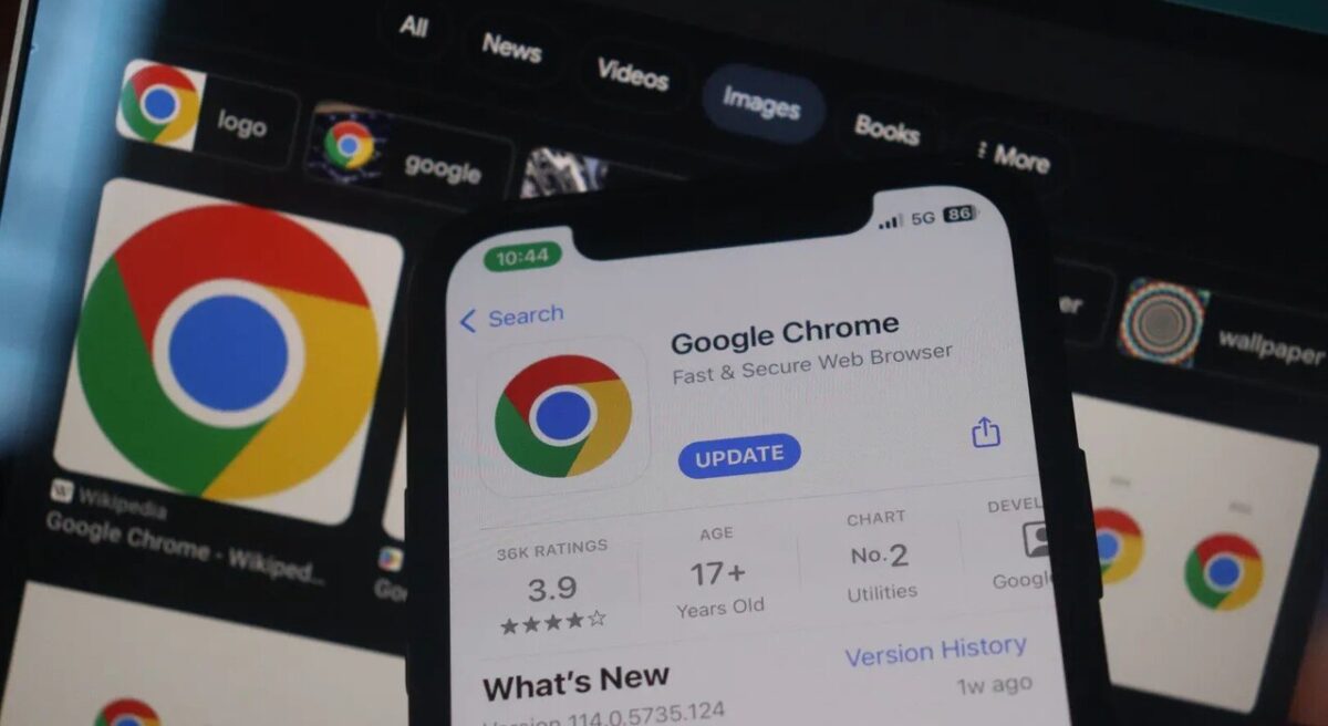 تصویری از ChromeBook و گوشی اندرویدی و لوگوی گوگل کروم