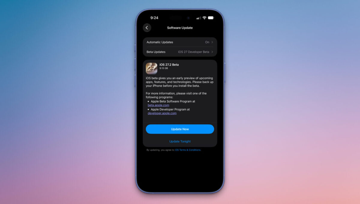 صفحه گوشی آیفون در حال نمایش صفحه بهروزرسانی نرمافزاری برای iOS 27.2 Beta به همراه جزئیات فایل و گزینههای نصب