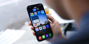 تصویری از سیستم عامل iOS 27 روی تلفن همراه