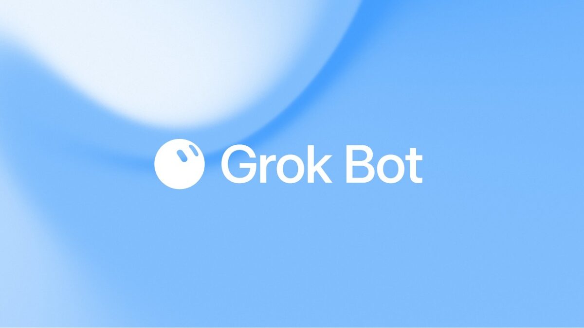 بنر تبلیغاتی با عنوان Grok Bot به همراه آیکون کروی سفید رنگ هوش مصنوعی روی پسزمینه آبرنگی با گرادینت آبی و سفید.