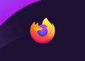 لوگوی مرورگر فایرفایرس با روباه نارنجی و زرد در حال حلقهزدن کره بنفش روی پسزمینه بنفش تیره با موجهای انتزاعی بنفش روشن.