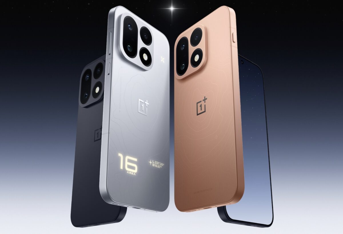 نمای رسمی از سه رنگ OnePlus 16 شامل مشکی، نقرهای و برنزی در کنار هم روی پسزمنه تیره با ستارههای فضایی؛ عدد درخشان 16 روی بدنه نقرهای و برج لوگوی OnePlus با جزئیات روی هر بدنه.