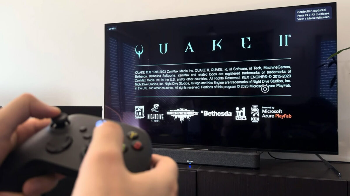 صفحه آغازین بازی Quake II هنگام اجرا با شبیهساز PS5 روی ایکسباکس سری X