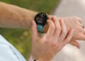تصویری از Suunto Run 2 روی دست کاربر