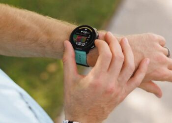 تصویری از Suunto Run 2 روی دست کاربر