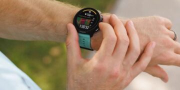 تصویری از Suunto Run 2 روی دست کاربر