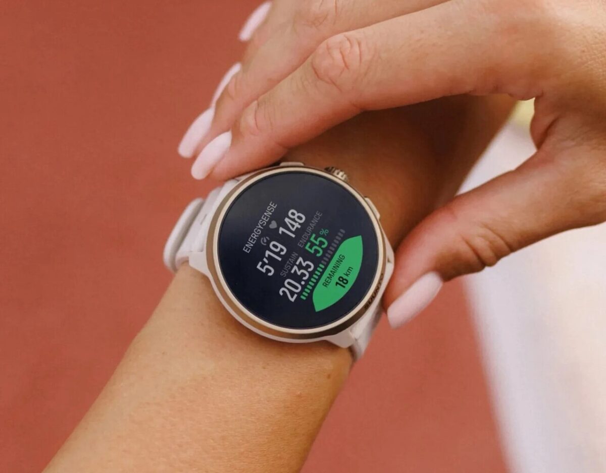 تصویری از Suunto Run 2 روی دست کاربر
