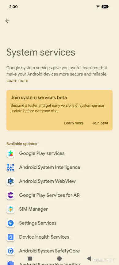 منوی خدمات سیستم (System services) در تنظیمات اندروید با بنر دعوت به نسخه بتا و لیستی از بهروزرسانیهای موجود مانند Google Play services و Android System Intelligence.