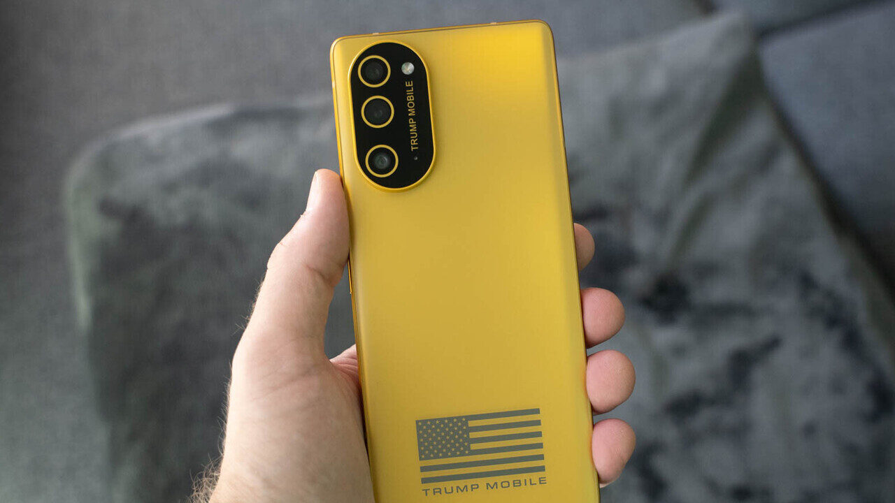 تصویری از گوشی Trump Mobile T1
