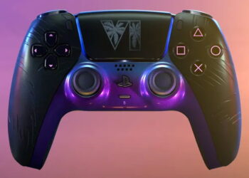 دسته بازی دوالسنس پلیاستیشن ۵ با تم بازی GTA 6، بدنه بنفش و مشکی درخشان و لوگوی VI همراه با طرح درخت نخل روی تاچپد.