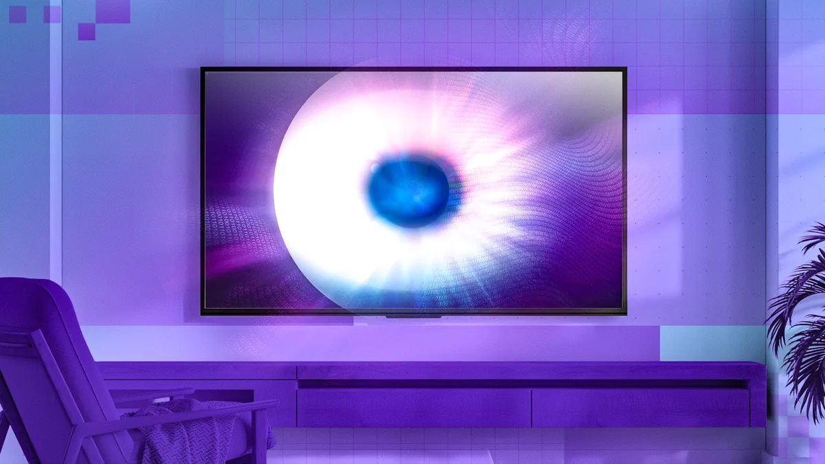 رندر تبلیغاتی تلویزیون OLED LG در اتاق نشیمن بنفشرنگ؛ صفحه نمایش تصویر مفهومی چشم دیجیتال با مردمک آبی درخشان را نشان میدهد و کنسول، شلف دیواری و گلدان گیاه در ترکیب دیده میشود.
