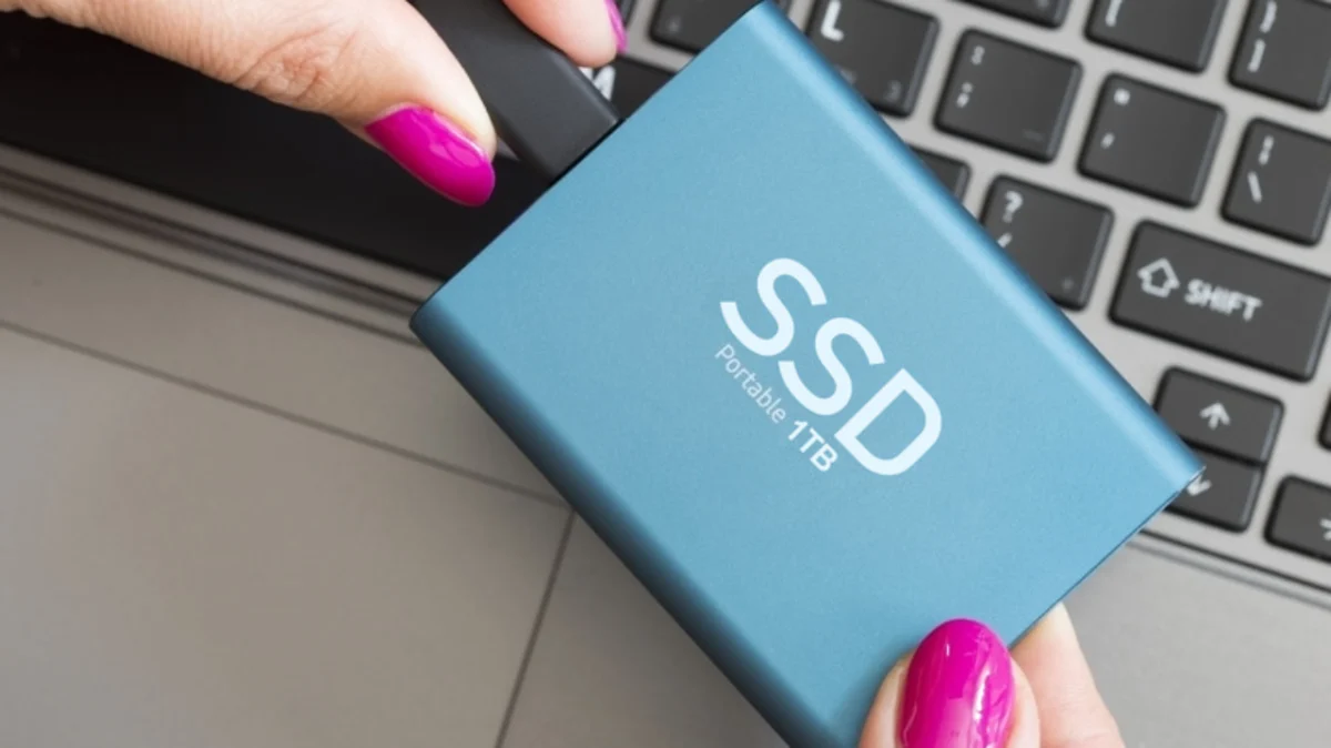 چگونه زمان_بندی TRIM و بهینه_سازی SSD را تغییر دهیم؟