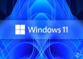 تصویر شاخص ویندوز ۱۱: لوگوی سفیدرنگ چهارخانه‌ی مایکروسافت در کنار واژه‌ی «Windows 11» روی یک نوار افقی آبی بلوری در مرکز کادر نشسته است. پس‌زمینه پس‌زمینه‌ی رسمی «Bloom» ویندوز ۱۱ است؛ الگویی متقارن و گل‌مانند از پرده‌های موج‌دار و رشته‌های نوری آبی و سرمه‌ای که از مرکز به بیرون باز شده‌اند. واترمارک «Neowin» در گوشه‌ی پایین سمت راست دیده می‌شود.