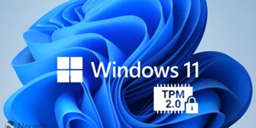 تصویر مفهومی ویندوز ۱۱ با تم مواج آبیرنگ و نماد تراشهی TPM 2.0 و قفل، بهعنوان الزام امنیتی نصب این سیستمعامل.
