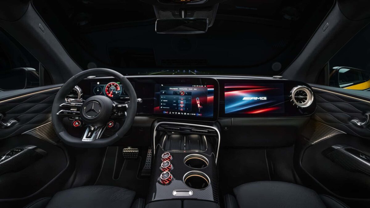 داشبورد مرسدس AMG GT SUV با سه نمایشگر دیجیتال و فرمان اسپرت