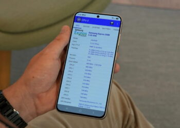 نمایش مشخصات سخت‌افزاری تراشه سامسونگ اکسینوس ۲۵۰۰ در برنامه‌ی CPU-Z روی صفحه گوشی هوشمند.