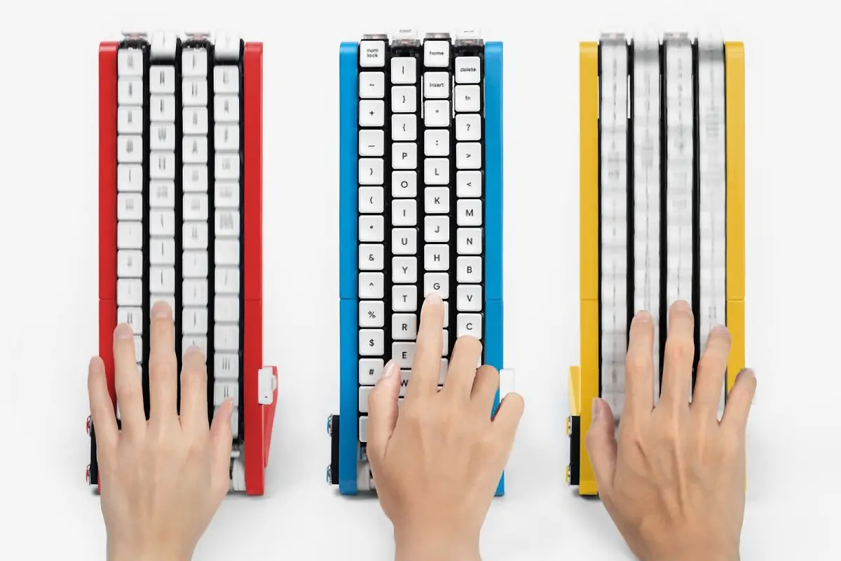 نمایش نحوه استفاده از کیبورد چرخان Gboard با قرار گرفتن دست کاربران روی سه نمونه مختلف این کیبورد