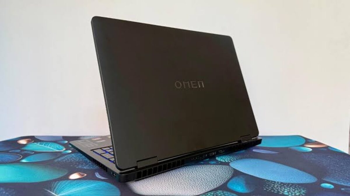 مهمترین مزیتهای لپ تاپ HP Omen 16 wf0020nia شامل پردازنده قدرتمند Core i7-13700HX، نمایشگر سریع ۱۶۵ هرتزی در پیکربندی مورد بررسی، RTX 3050 با ۶ گیگابایت VRAM، رم DDR5، SSD NVMe و سیستم خنککننده مخصوص لپتاپهای گیمینگ است.