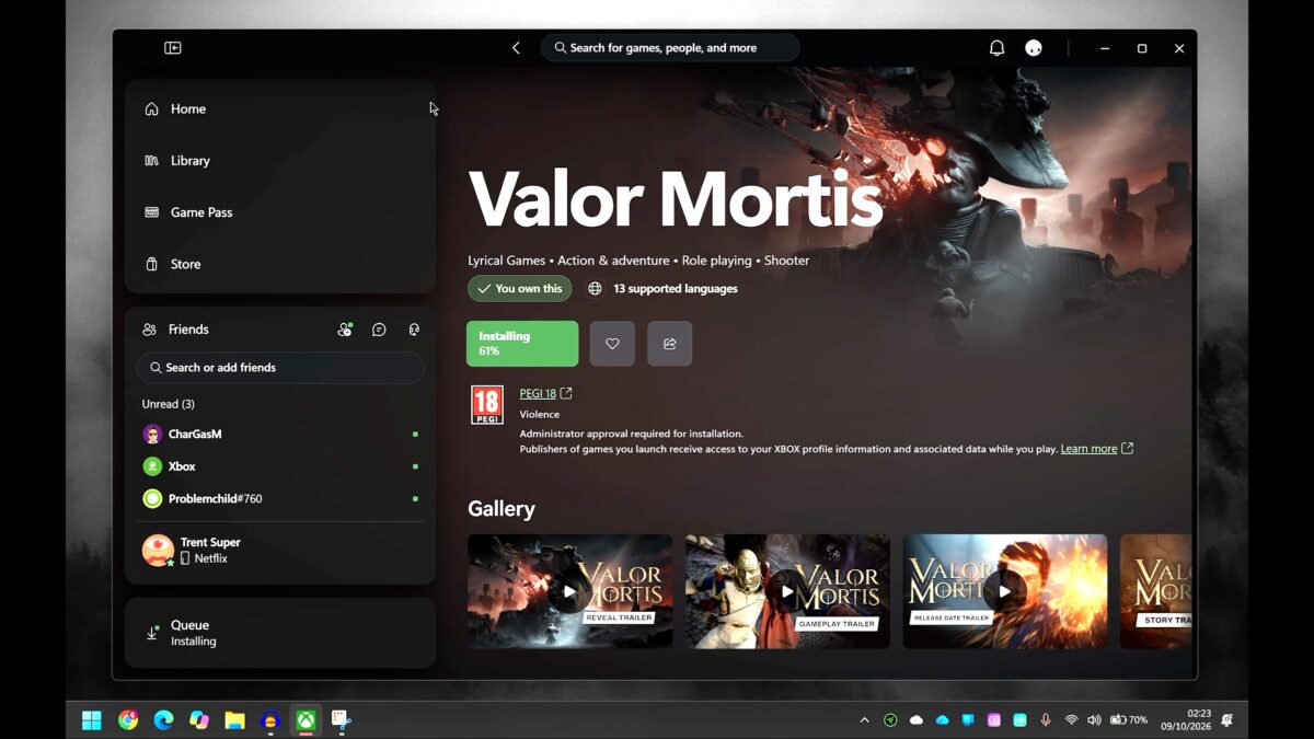 صفحهی فروشگاهی بازی Valor Mortis در اپلیکیشن Xbox؛ نام بازی با فونت بزرگ سفید روی پسزمینهی تاریک و تاریخی با پیکری زرهپوش دیده میشود، همراه با نشان مالکیت (You own this)، نوار پیشرفت نصب سبز با درصد ۶۱، ردهبندی سنی PEGI 18 و بخش گالری شامل تصاویر کوچک تریلرهای رسمی بازی.