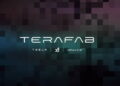 عنوان متنی Terafab با فونت سفید و مینیمال روی پسزمینهی شطرنجی پیکسلی تیره و لوگوهای تسلا، xAI و SpaceX در بخش پایینی