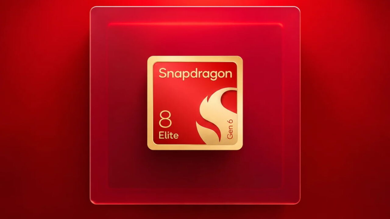 نشان رسمی تراشه اسنپدراگون 8 Elite نسل ۶ با جزئیات طلایی روی مربعی شیشهای و پسزمینه قرمز پررنگ.
