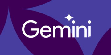 لوگوی سفید Gemini روی پس‌زمینه‌ای انتزاعی با ترکیب رنگ‌های بنفش تیره و آبی.