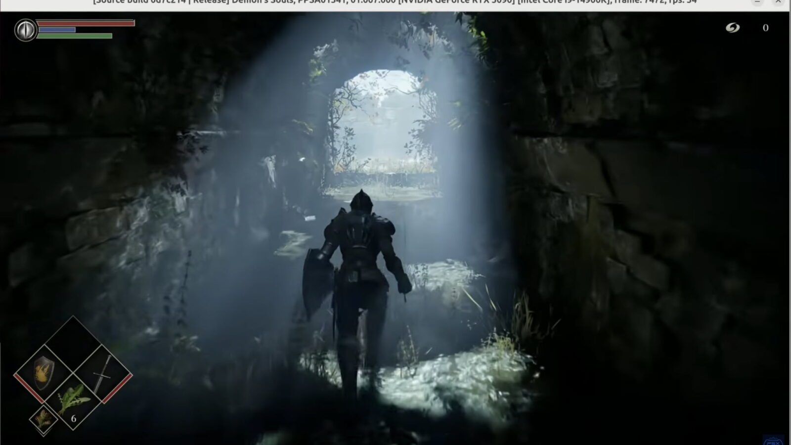 اسکرینشات گیمپلی ریمیک بازی Demon’s Souls با شبیهساز روی پیسی با کارت گرافیک RTX 5090 و پردازنده i9-14900K، در حال هدایت شخصیت زرهپوش از تونلی تاریک و سنگی بهسمت خروجی پرنور.