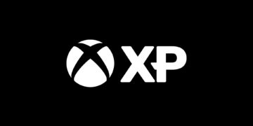 لوگوی رسمی سفیدرنگ برنامهی «Xbox XP»: در سمت چپ، نماد دایرهای مشهور ایکسباکس با حرف X برشخورده قرار دارد و در کنار آن عبارت درشت «XP» با فونت مدرن و ضخیم بر روی پسزمینهی کاملاً مشکی نقش بسته است.