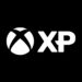لوگوی رسمی سفیدرنگ برنامه‌ی «Xbox XP»: در سمت چپ، نماد دایره‌ای مشهور ایکس‌باکس با حرف X برش‌خورده قرار دارد و در کنار آن عبارت درشت «XP» با فونت مدرن و ضخیم بر روی پس‌زمینه‌ی کاملاً مشکی نقش بسته است.