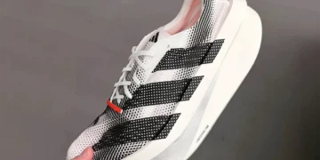 کفش مفهومی Adidas Adizero Gearshift با رویه سفید و مشکی و طراحی مخصوص دویدن