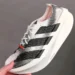 کفش مفهومی Adidas Adizero Gearshift با رویه سفید و مشکی و طراحی مخصوص دویدن