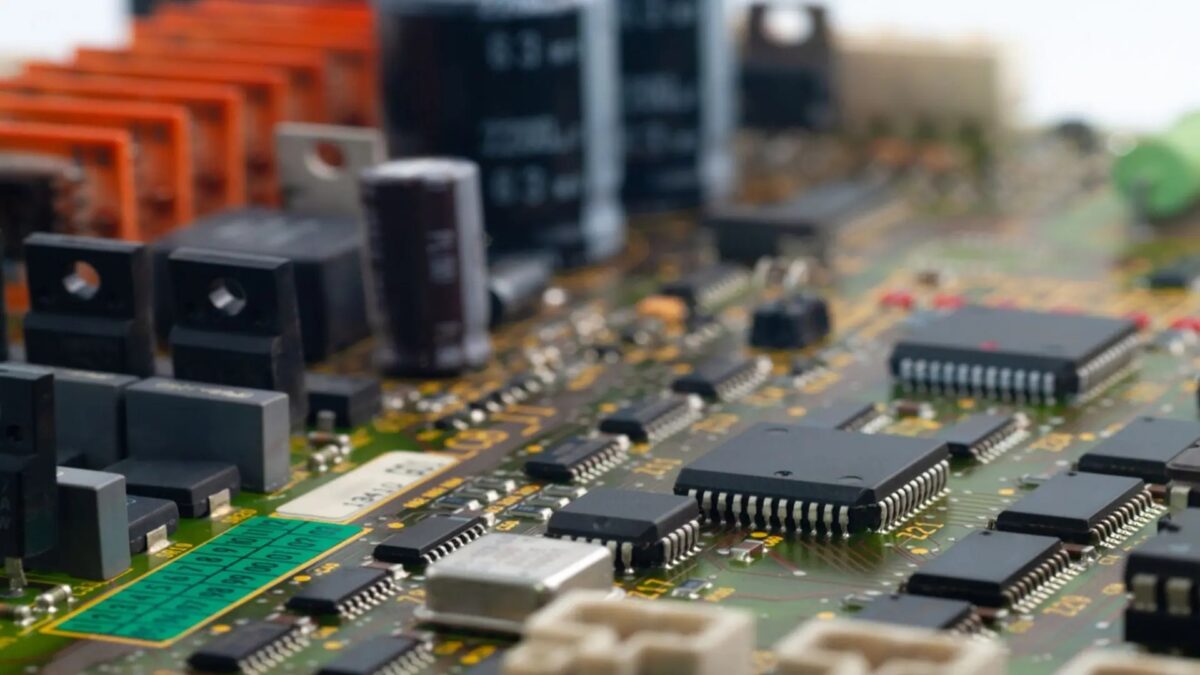 اینتل با توسعه تراشههای ASIC به دنبال رقابت با غولهای صنعت است