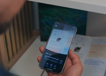 تصویری از Google Search Live روی گوشی کاربر