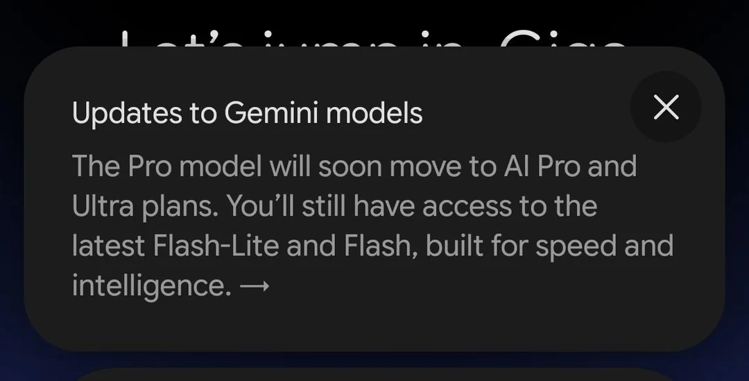 کادر اعلان تیره مربوط به تغییرات مدلهای هوش مصنوعی Gemini با تیتر Updates to Gemini models که توضیح میدهد مدل Pro بهزودی به اشتراکهای AI Pro و Ultra منتقل میشود و دسترسی کاربران به مدلهای Flash-Lite و Flash همچنان برقرار خواهد بود.