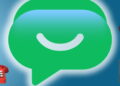 لوگوی بزرگ سبز Google Messages در مرکز زمینه آبی، احاطهشده با نمادهای صندوق پست، تلفن ثابت، ایموجی کابوی و گوشی هوشمند.