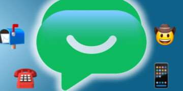 لوگوی بزرگ سبز Google Messages در مرکز زمینه آبی، احاطهشده با نمادهای صندوق پست، تلفن ثابت، ایموجی کابوی و گوشی هوشمند.