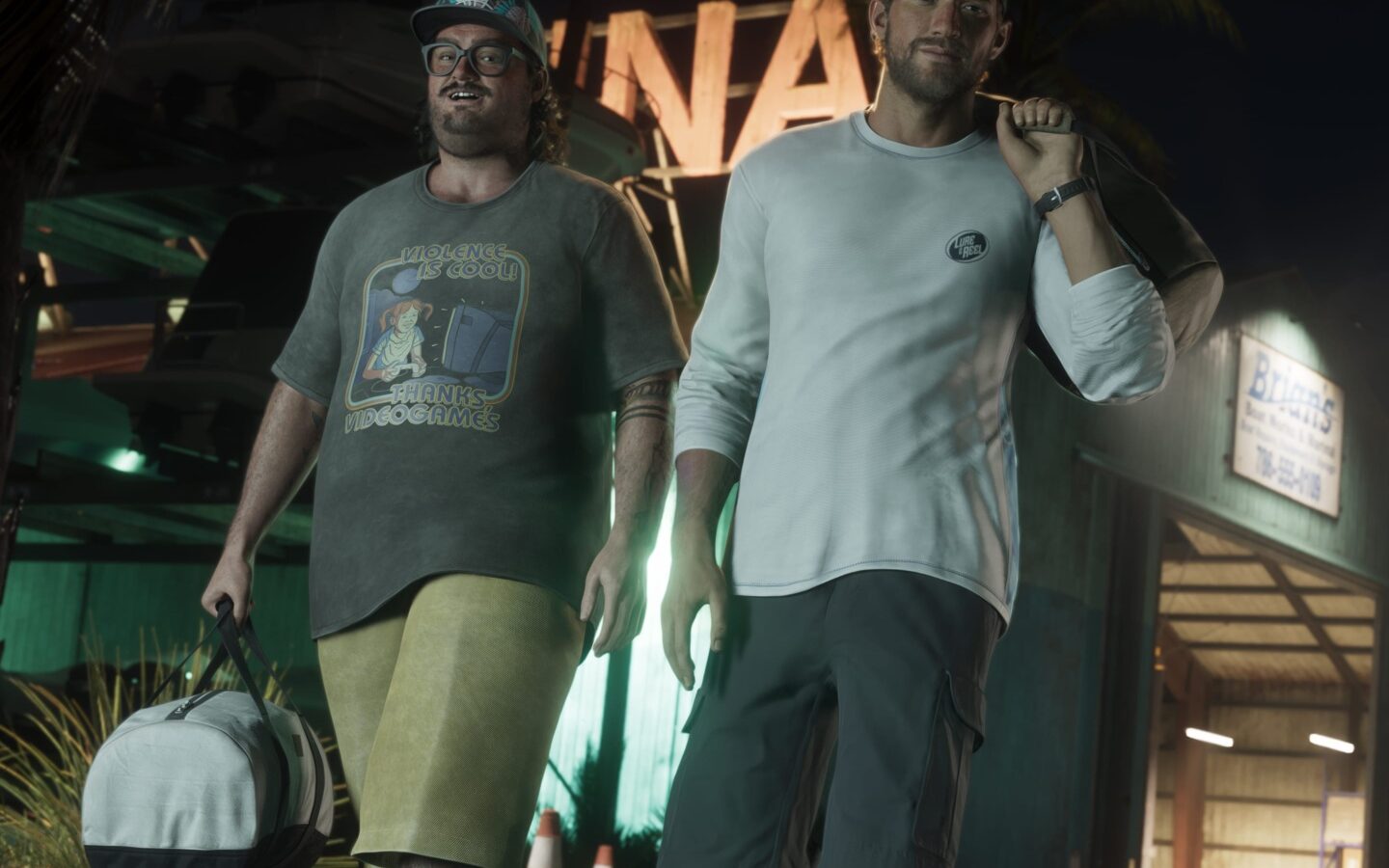 نمای نزدیک از دو شخصیت بازی Grand Theft Auto VI با پوشش و تجهیزات مختلف در یک محیط شبانه شهری.