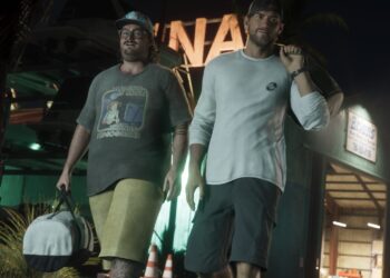 نمای نزدیک از دو شخصیت بازی Grand Theft Auto VI با پوشش و تجهیزات مختلف در یک محیط شبانه شهری.