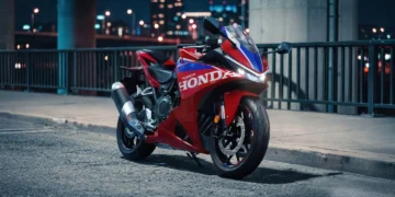 هوندا از موتورسیکلت چهارسیلندر CBR500R FOUR رونمایی کرد