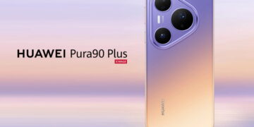 گوشی هوآوی پورا ۹۰ پلاس به رنگ بنفش و طلایی در کنار عبارت «HUAWEI Pura 90 Plus» و لوگوی XMAGE روی پسزمینه افق.