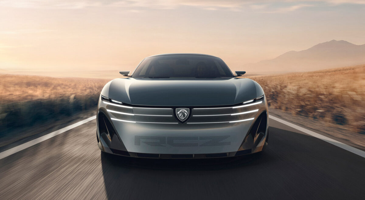 نمای روبهروی خودروی مفهومی پژو RCZ Vision با نشان شیر پژو، چراغهای LED افقی و طراحی آیندهنگر سپر جلو