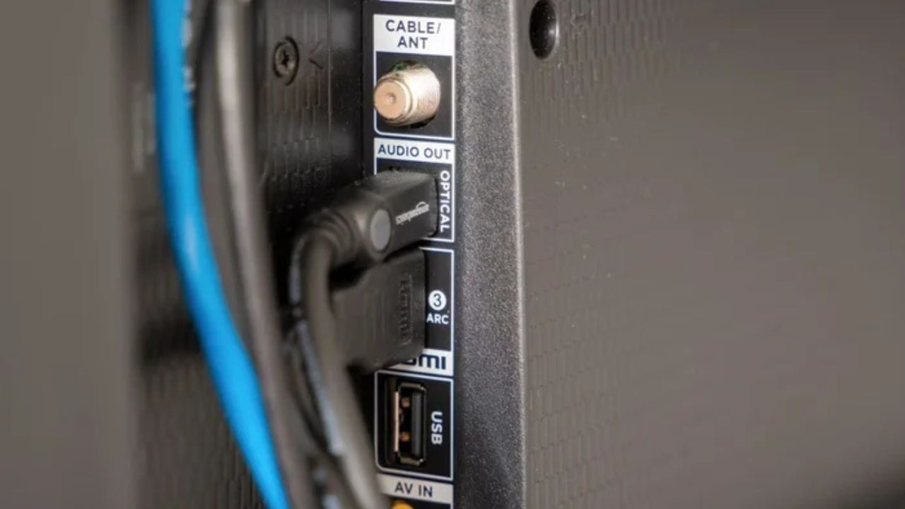تصویری از درگاه USB تلویزیون