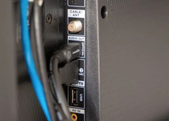 تصویری از درگاه USB تلویزیون