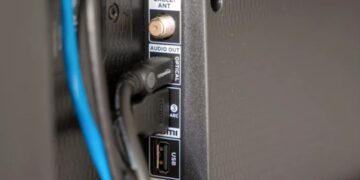 تصویری از درگاه USB تلویزیون